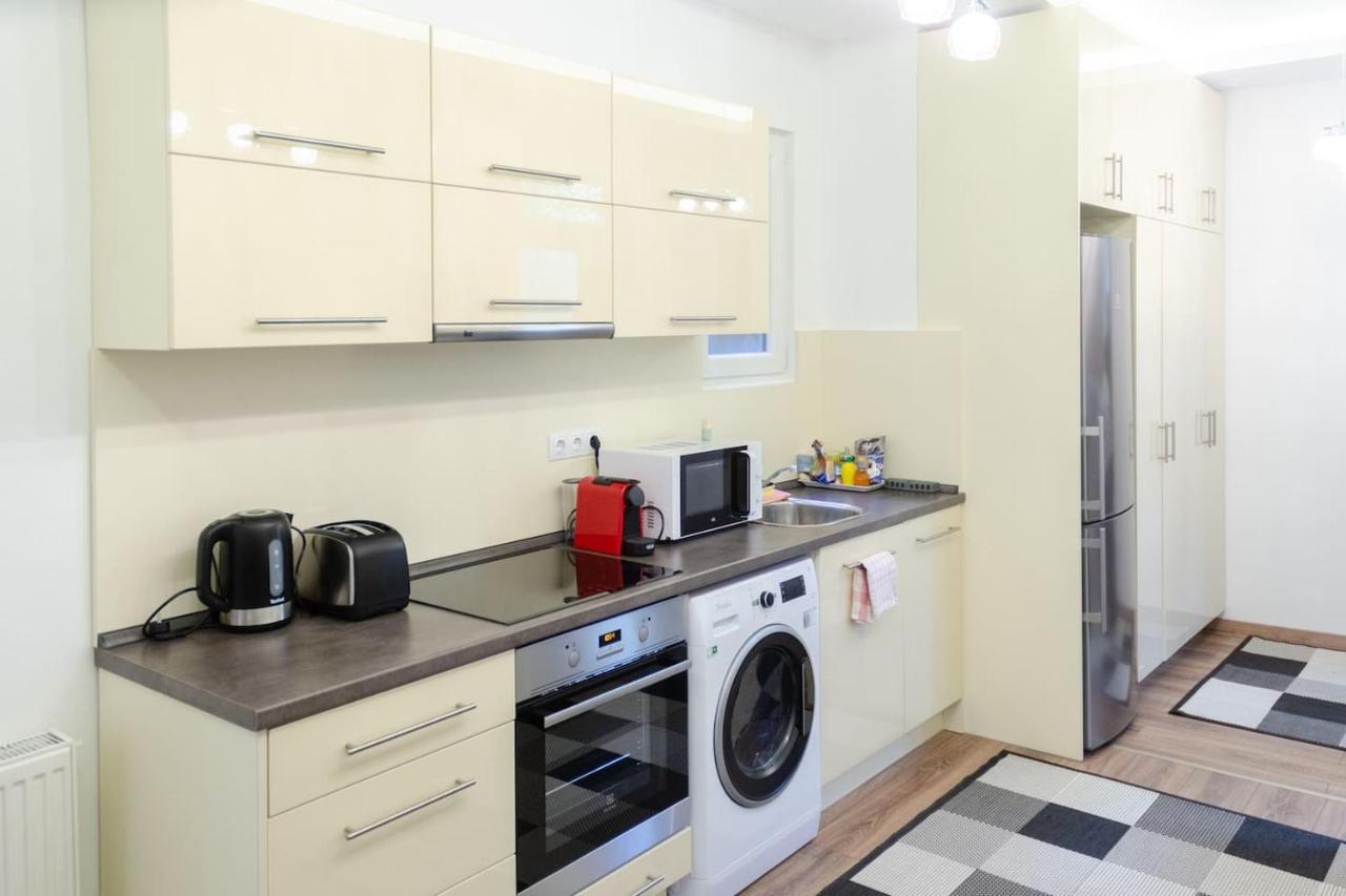 3 En Bedroom Flat In The Main Centre For 6ppl, 3bdr,3bthr,ac Apartment Budapest